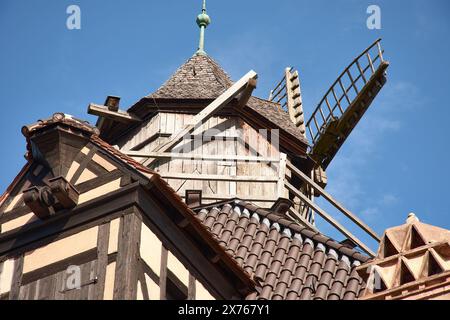 ORSCHWILLER, ELSASS, FRANKREICH - 13. Oktober 2023: Château du Haut-Koenigsbourg, das Schloss Haut-Koenigsbourg befindet sich am Fuße des elsässischen Hügels Stockfoto