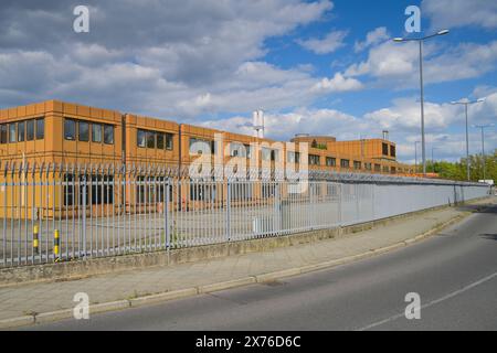 Ehemaliges Funktionsgebäude am Flughafen Tegel, Reinickendorf, Berlin, Deutschland *** ehemalige Funktionsgebäude am Flughafen Tegel, Reinickendorf, Berlin, Deutschland Stockfoto