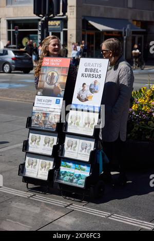 Zeugen Jehovas (Dänisch: "Jehovas Vidner"), Nørreport, Kopenhagen, Dänemark Stockfoto