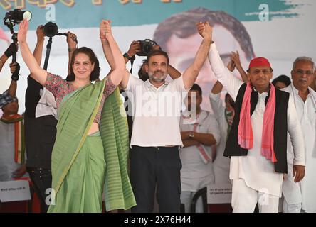 Raebareli, Indien. Mai 2024. RAE BARELI, INDIEN – 17. MAI: Kongressleiter und Kandidat von Raebareli Lok Sabha sitzen Rahul Gandhi zusammen mit Schwester und Parteisekretärin Priyanka Gandhi Vadra und dem Staatspräsidenten der Samajwadi-Partei Akhilesh Yadav bei einem öffentlichen Treffen am 17. Mai 2024 in Raebareli, Indien. (Foto: Deepak Gupta/Hindustan Times/SIPA USA) Credit: SIPA USA/Alamy Live News Stockfoto