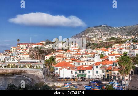 Traditionell dekorierte Fischerboote Camara de Lobos Hafen Madeira Portugal Stockfoto