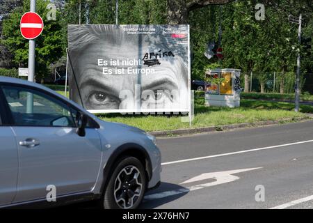 Düsseldorf, Deutschland, 08. 05. 2024 verschmiertes Wahlplakat der FDP mit dem Porträt von Marie-Agnes Strack-Zimmermann zur Europawahl in der Lenaustrasse in Düsseldorf-Mörsenbroich Foto: Norbert Schmidt, Düsseldorf Stockfoto