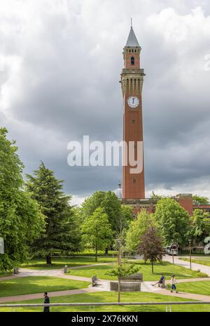 Old Joe an der University of Birmingham ist der höchste freistehende Uhrturm der Welt. Campus der Universität Birmingham, Konzeptstudenten. Stockfoto