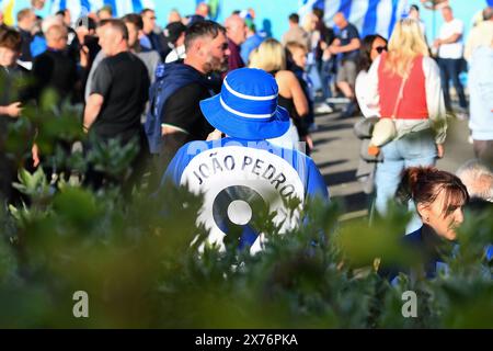 Ein Fan von Brighton und Hove Albion trägt ein Joao Pedro of Brighton and Hove Albion Shirt – Brighton & Hove Albion V Chelsea, Premier League, Amex Stadium, Brighton, Großbritannien – 15. Mai 2024 nur redaktionelle Verwendung – es gelten Einschränkungen bei DataCo Stockfoto