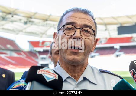 Anton Saile, Polizeipräsident Polizeipräsidium Einsatz in Göppingen. Anti-Terror-Übung der Polizei Baden-Württemberg im Fußballstadion. Im Vorfeld der Fußball-EM Proben 1200 Polizistinnen und Polizisten den Ernstfall. Szenario: Messerstecherei auf der Tribüne der MHP-Arena, dem Stadion des VfB Stuttgart, das zugleich Austragungsort von fünf EM-Spielen ist. Nach der Erstversorgung durch die Polizei wurde auch die Übergabe der Verletzten an Rettungsdienste und Feuerwehr geprobt. // 14.05.2024: Stuttgart, Baden-Württemberg, Deutschland *** Anton Saile, Leiter des Polizeipräsidiums Operatio Stockfoto