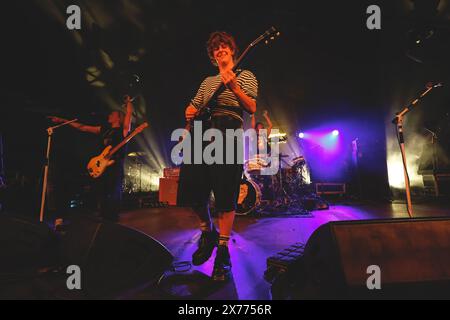 TGE Deep End Stage, Brighton, Stadt Brighton & Hove, East Sussex, Großbritannien. Noahfinnce alias Noah Adams auf der Deep End Stage, TGE Beach, Brighton beim Great Escape Festival 2024. Trotz eines Boykotts der Veranstaltung durch eine große Anzahl von Künstlern durch die Verbindungen zwischen TGE und Barclays (die im Waffenhandel mit Israel tätig sind). Mai 2024. David Smith/Alamy News Stockfoto