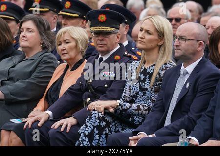 Justizministerin Helen McEntee und Garda-Kommissar Drew Harris, die an dem jährlichen Garda-Gedenktag teilnehmen, um die 89 Mitglieder eines Garda Siochana zu ehren, die im Dienst des Staates getötet wurden und ihr Leben im Dienste des Staates hingaben, werden in den Dubhlinn Gardens stattfinden. Dublin Castle. Bilddatum: Samstag, 18. Mai 2024. Stockfoto