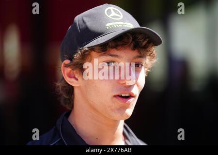 Mercedes-Juniorfahrerin Andrea Kimi Antonelli kommt vor dem Training und dem Qualifikationstag der Emilia Romagna auf der Rennstrecke Autodromo Internazionale Enzo e Dino Ferrari in Italien an. Bilddatum: Samstag, 18. Mai 2024. Stockfoto