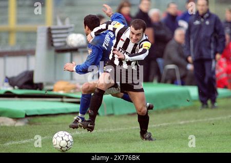 Brescia Italien 16.09.2000: Paolo Montero, Juventus-Spieler, und Kubilay Türkyılmaz, Brescia-Spieler, während des Spiels Stockfoto