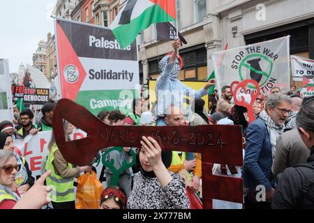 London, England, Großbritannien. Mai 2024. In den Straßen Londons wird die Globale Demonstration für Palästina stattfinden, die den 76. Jahrestag des Nakba-Tages feiert. Die Demonstration macht auf die anhaltende Not der Palästinenser aufmerksam und erinnert an den Tag, an dem Hunderttausende während der Schaffung des Staates Israel vertrieben wurden. Die Veranstaltung ist Teil einer weltweiten Bewegung, die ein Ende der Feindseligkeiten fordert und sich für die Rechte der Palästinenser einsetzt. (Kreditbild: © Joao Daniel Pereira/ZUMA Press Wire) NUR REDAKTIONELLE VERWENDUNG! Nicht für kommerzielle ZWECKE! Stockfoto