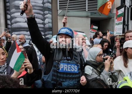 London, England, Großbritannien. Mai 2024. In den Straßen Londons wird die Globale Demonstration für Palästina stattfinden, die den 76. Jahrestag des Nakba-Tages feiert. Die Demonstration macht auf die anhaltende Not der Palästinenser aufmerksam und erinnert an den Tag, an dem Hunderttausende während der Schaffung des Staates Israel vertrieben wurden. Die Veranstaltung ist Teil einer weltweiten Bewegung, die ein Ende der Feindseligkeiten fordert und sich für die Rechte der Palästinenser einsetzt. (Kreditbild: © Joao Daniel Pereira/ZUMA Press Wire) NUR REDAKTIONELLE VERWENDUNG! Nicht für kommerzielle ZWECKE! Stockfoto