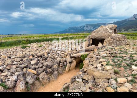 Megalithic Dolmen Alto de la Huesera in der Provinz Alava, Spanien. Stockfoto