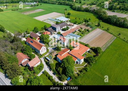 Biolandhof Bleiche, Bruderhaus Diakonie Dettingen an der Erms // 11.05.2024: Dettingen an der Erms, Baden-Württemberg, Deutschland, Europa *** Biolandhof Bleiche, Bruderhaus Diakonie Dettingen an der Erms 11 05 2024 Dettingen an der Erms, Baden-Württemberg, Deutschland, Europa Stockfoto