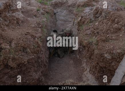 18. Mai 2024: Mitglieder der 22. Brigade absolvieren am 17. Mai 2024 erste Hilfe und Artillerie-Ausbildung in der Region Dontesk in der Ukraine (Foto: © Svet Jacqueline/ZUMA Press Wire) NUR REDAKTIONELLE VERWENDUNG! Nicht für kommerzielle ZWECKE! Stockfoto