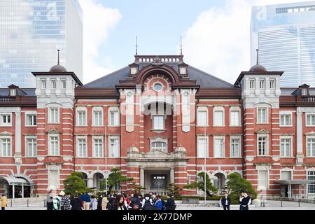 Fassade des alten Bahnhofs von Tokio vom Maranouchi-Platz Stockfoto