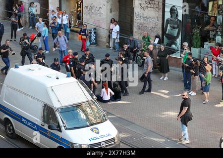 Zagreb, Kroatien. Mai 2024. Die Teilnehmer gehen am 18. Mai 20224 während des neunten jährlichen Prolife march Walk for Life in Zagreb, Kroatien, durch die Innenstadt von Zagreb. Die Versammlung wurde einberufen, um gegen Abtreibung zu protestieren. Foto: Matija Habljak/PIXSELL Credit: Pixsell/Alamy Live News Stockfoto