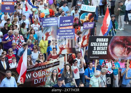 Zagreb, Kroatien. Mai 2024. Die Teilnehmer gehen am 18. Mai 20224 während des neunten jährlichen Prolife march Walk for Life in Zagreb, Kroatien, durch die Innenstadt von Zagreb. Die Versammlung wurde einberufen, um gegen Abtreibung zu protestieren. Foto: Matija Habljak/PIXSELL Credit: Pixsell/Alamy Live News Stockfoto