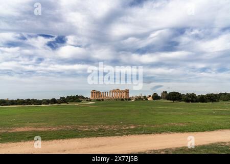 Castelvetrano, Italien - 3. Janaury, 2024: Blick auf den Tempel E oder den Tempel der Hera bei Selinus in Sizilien Stockfoto