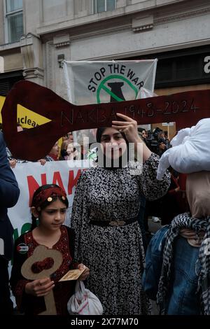 London, Großbritannien. Mai 2024. In den Straßen Londons wird die Globale Demonstration für Palästina stattfinden, die den 76. Jahrestag des Nakba-Tages feiert. Die Demonstration macht auf die anhaltende Not der Palästinenser aufmerksam und erinnert an den Tag, an dem Hunderttausende während der Schaffung des Staates Israel vertrieben wurden. Die Veranstaltung ist Teil einer weltweiten Bewegung, die ein Ende der Feindseligkeiten fordert und sich für die Rechte der Palästinenser einsetzt. Quelle: Joao Daniel Pereira/Alamy Live News Stockfoto