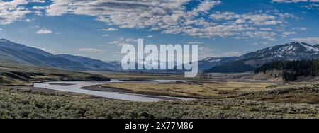 Das Lamar River Valley im Yellowstone National Park sieht man von der Gegend des Examen Ridge aus nach Osten. Stockfoto
