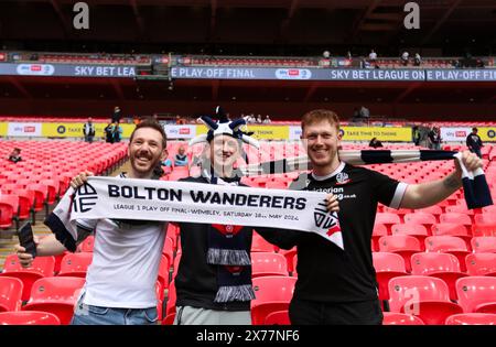 London, Großbritannien. Mai 2024. Bolton Wanderers Fans vor dem Bolton Wanderers FC gegen Oxford United FC SKY BET EFL League One Play-Off Finale im Wembley Stadium, London, England, Großbritannien am 18. Mai 2024 Credit: Every Second Media/Alamy Live News Stockfoto