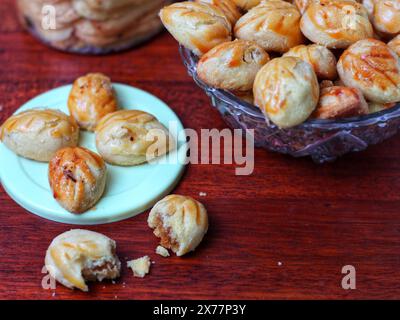 Trockenes Nastarbrot mit Marmelade-Füllung für einen Eid al-Fitr Snack Stockfoto