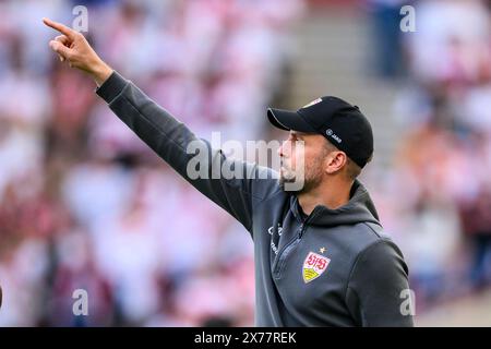 Stuttgart, Deutschland. Mai 2024. Fußball: Bundesliga, VfB Stuttgart - Bor. Mönchengladbach, Spieltag 34, MHPArena. Stuttgarter Trainer Sebastian Hoeneß gestikuliert. Hinweis: Tom Weller/dpa – WICHTIGER HINWEIS: gemäß den Vorschriften der DFL Deutscher Fußball-Liga und des DFB Deutscher Fußball-Bundes ist es verboten, im Stadion und/oder des Spiels aufgenommene Fotografien in Form von sequenziellen Bildern und/oder videoähnlichen Fotoserien zu verwenden oder zu nutzen./dpa/Alamy Live News Stockfoto