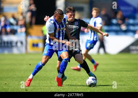 18. Mai 2024; Dens Park, Dundee, Schottland: Scottish Premiership Football, Dundee gegen Kilmarnock; Corrie Ndaba of Kilmarnock mit Josh Mulligan aus Dundee Stockfoto