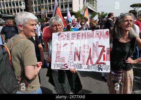 DEMONSTRATION ZUM INTERNATIONALEN TAG GEGEN HOMOPHOBIE UND TRANSPHOBIE Stockfoto