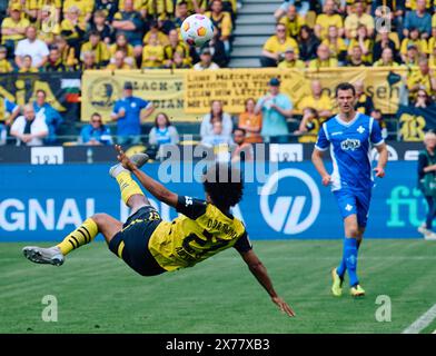 Dortmund, Deutschland. Mai 2024. Fußball: Bundesliga, Borussia Dortmund - Darmstadt 98, Spieltag 34, Signal Iduna Park. Dortmunder Karim Adeyemi in Aktion. Hinweis: Bernd Thissen/dpa – WICHTIGER HINWEIS: gemäß den Vorschriften der DFL Deutscher Fußball-Liga und des DFB Deutscher Fußball-Bundes ist es verboten, im Stadion und/oder des Spiels aufgenommene Fotografien in Form von sequenziellen Bildern und/oder videoähnlichen Fotoserien zu verwenden oder zu nutzen./dpa/Alamy Live News Stockfoto