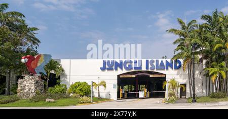 Miami, FL - 4. April 2024: Jungle Island ist ein Touristenziel mit Wildtieren aus aller Welt, die in einem Dschungel in Miamis tropischen Ländern leben Stockfoto
