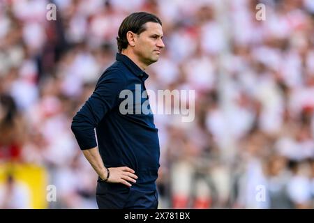 Stuttgart, Deutschland. Mai 2024. Fußball: Bundesliga, VfB Stuttgart - Bor. Mönchengladbach, Spieltag 34, MHPArena. Gladbach-Trainer Gerardo Seoane reagiert während des Spiels. Hinweis: Tom Weller/dpa – WICHTIGER HINWEIS: gemäß den Vorschriften der DFL Deutscher Fußball-Liga und des DFB Deutscher Fußball-Bundes ist es verboten, im Stadion und/oder des Spiels aufgenommene Fotografien in Form von sequenziellen Bildern und/oder videoähnlichen Fotoserien zu verwenden oder zu nutzen./dpa/Alamy Live News Stockfoto