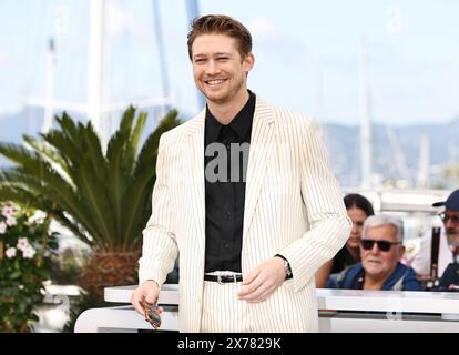 Cannes, Frankreich. Mai 2024. Schauspieler Joe Alwyn posiert für einen Fotoaufruf für den Film „Types of Kindness“ bei der 77. Ausgabe des Filmfestivals in Cannes, Südfrankreich, am 18. Mai 2024. Quelle: Gao Jing/Xinhua/Alamy Live News Stockfoto