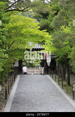 Haupttor des Ginkakuji-Tempels in Kyoto, Japan Stockfoto