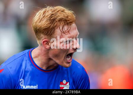 Dordrecht, Niederlande. Mai 2024. DORDRECHT, NIEDERLANDE - 18. MAI: Julius Dirksen vom FC Emmen brüllt während des niederländischen Keuken Kampioen Divisie Promotion/Relegation Play offs Spiel zwischen dem FC Dordrecht und dem FC Emmen im M-Scores Stadion am 18. Mai 2024 in Dordrecht, Niederlande. (Foto von Joris Verwijst/Orange Pictures) Credit: Orange Pics BV/Alamy Live News Stockfoto