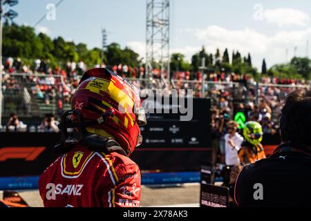 Imola, Imola, Italien. Mai 2024. Carlos Sainz am Ende des Qualifying, 7. Runde der Formel-1-Weltmeisterschaft auf der internationalen Rennstrecke von Imola von Enzo und Dino Ferrari (Foto: © Luca Martini/ZUMA Press Wire) NUR REDAKTIONELLE VERWENDUNG! Nicht für kommerzielle ZWECKE! Stockfoto