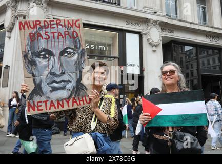 London, Großbritannien, 18. Mai 2024. Etwa 250 000 Menschen aus allen Gesellschaftsschichten und Organisationen marschierten in Zentral-London, um im israelischen Hamas-Krieg einen Waffenstillstand in Gaza zu fordern und um 76 Jahre der Nakba oder der "Katastrophe" zu feiern, als 750 000 Palästinenser aus ihrer Heimat vertrieben wurden. Viele Menschen trugen Schlüssel, die die Häuser repräsentierten, die sie zurücklassen mussten und nicht mehr dorthin zurückkehren können. Kredit : Monica Wells/Alamy Live News Stockfoto