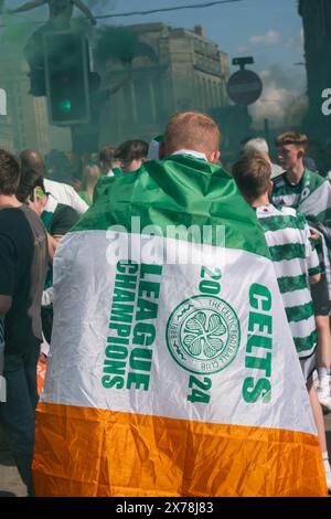 Glasgow, Schottland, Großbritannien. Mai 2024. Celtic FC-Fans feiern den Sieg der schottischen Premiership. Quelle: Skully/Alamy Live News Stockfoto