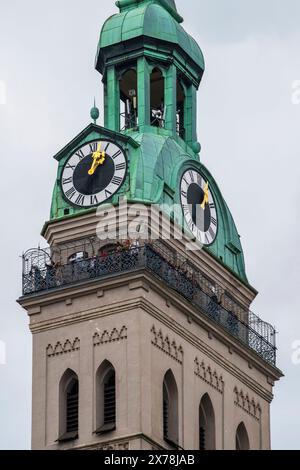 Kirchturm Alter Peter in München vom Aussichtsturm, genannt Alter Peter, in direkter Nähe zum Marienplatz und Rathaus, hat man einen perfekten Blick über München München Bayern Deutschland *** Alter Peter Kirchturm in München vom Aussichtsturm, genannt Alter Peter, in unmittelbarer Nähe zum Marienplatz und dem Rathaus haben Sie einen perfekten Blick über München München Bayern Deutschland Stockfoto