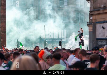 Glasgow, Schottland, Großbritannien. Mai 2024. Celtic FC-Fans feiern den Sieg der schottischen Premiership. Quelle: Skully/Alamy Live News Stockfoto