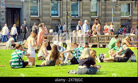 Glasgow, Schottland, Großbritannien. 18. Mai 2024: UK Weather: Heißes Wetter sah einen Sommeranbruch, als Einheimische und Touristen in der Stadt ins Zentrum fuhren. Credit Gerard Ferry/Alamy Live News Stockfoto