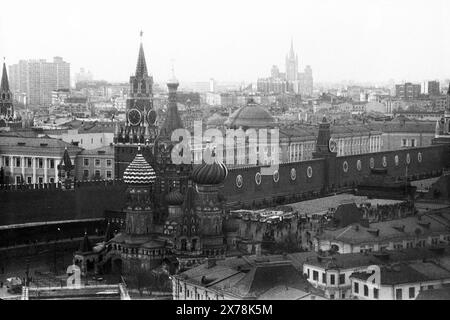 Blick vom Zentrum Moskaus mit Kreml, UdSSR, April 1976 Stockfoto