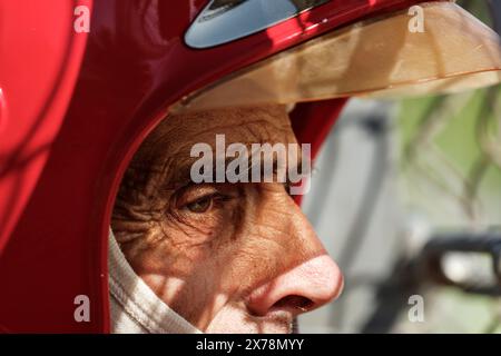 Imola, Italien. Mai 2024. Track Marshal, F1 Grand Prix von Emilia-Romagna am 18. Mai 2024 in Imola, Italien. (Foto von HOCH ZWEI) Credit: dpa/Alamy Live News Stockfoto