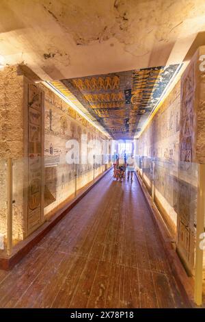 Luxor, Ägypten; 17. Mai 2024 - Inneres des Grabes von Ramses III. Im Tal der Könige, Luxor, Ägypten. Stockfoto