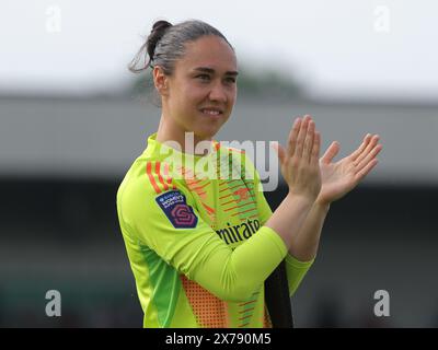 Borehamwood, Großbritannien. Mai 2024. Borehamwood, England, 18. Mai 2024: Torhüterin Manuela Zinsberger (1. Arsenal) nach dem Spiel der Barclays FA Womens Super League zwischen Arsenal und Brighton und Hove Albion im Mangata Pay UK Stadium (Meadow Park) in Borehamwood, England. (Jay Patel/SPP) Credit: SPP Sport Press Photo. /Alamy Live News Stockfoto