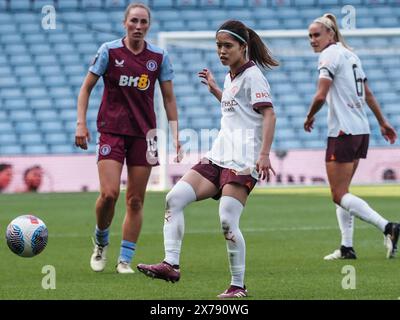 Birmingham, Großbritannien. Mai 2024. Birmingham, England, 18. Mai 2024: Yui Hasegawa (25 Manchester City) gibt den Ball während des Barclays FA Womens Super League Spiels zwischen Aston Villa und Manchester City im Villa Park in Birmingham, England (Natalie Mincher/SPP) Credit: SPP Sport Press Photo. /Alamy Live News Stockfoto