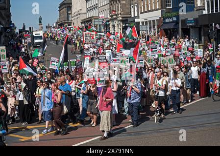 Pro-Palestine-Anhänger marschieren auf der Princes Street, Edinburgh, Schottland, Großbritannien. Mai 2024. Stockfoto