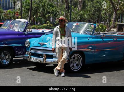 Chevrolet Classic-Autos aus den 1950er Jahren, die als Taxis und für Touristentouren in Havanna, Kuba, Karibik verwendet wurden. Stockfoto