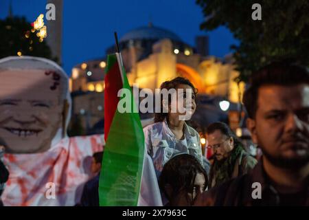 18. Mai 2024: Istanbul, Turkiye, 18. Mai 2024: In Istanbul, die Gruppe Freiheit für Palästina organisierte einen solidaritätsmarsch zur Unterstützung des Gazastreifens und protestierte gegen die Angriffe Israels auf die Stadt Rafah. Nach dem Abendgebet marschierten die Teilnehmer vom Sultanahmet-Platz nach Eminonu und skandierten Parolen gegen den Völkermord in Gaza. Die Demonstranten verurteilten die israelischen Angriffe und forderten einen sofortigen Waffenstillstand und Zugang zu humanitärer Hilfe. (Kreditbild: © Tolga Ildun/ZUMA Press Wire) NUR REDAKTIONELLE VERWENDUNG! Nicht für kommerzielle ZWECKE! Stockfoto