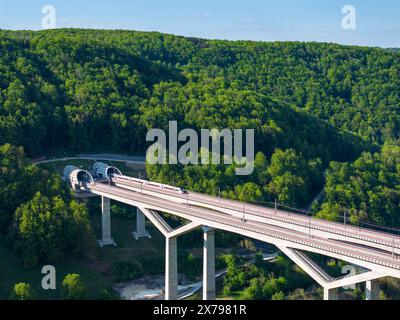 Filstalbrücke auf der Hochgeschwindigkeitsstrecke Wendlingen Stuttgart-Ulm. Die Brücke ist nach Bahnangaben dritthöchste Eisenbahnbrücke Deutschlands. // 09.05.2024: Mühlhausen im Täle, Baden-Württemberg, Deutschland. *** Filstal-Brücke auf der Wendlinger Stuttgart Ulm-Schnellfahrstrecke die Brücke ist nach der Bahnstrecke 09 05 2024 Mühlhausen im Täle, Baden-Württemberg, die dritthöchste Eisenbahnbrücke Deutschlands Stockfoto